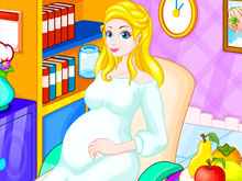 Беременная мамочка рожает