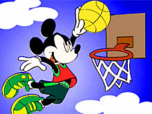 Микки Маус играет в баскетбол раскраска