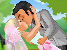 Первый свадебный поцелуй