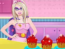 Супергерой Барби готовит мини-чизкейки